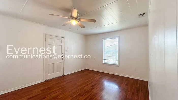 3 bed, 1.0 bath, 837 sqft, $1,225 — Photo 3