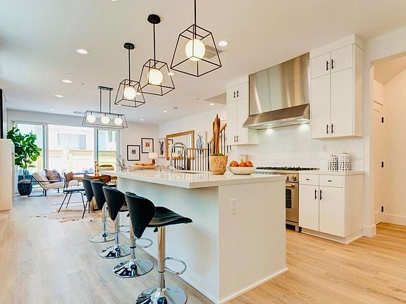 3rd image of 1522 Wellesley Ave #1522