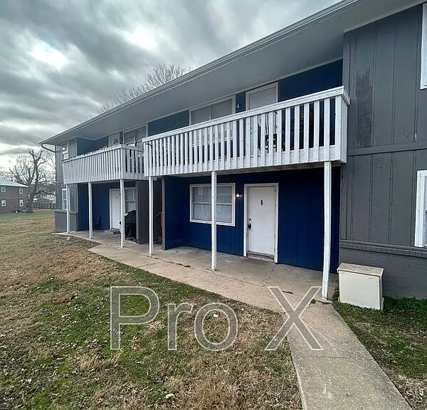 1605 Juniper Cir #C — Photo 1