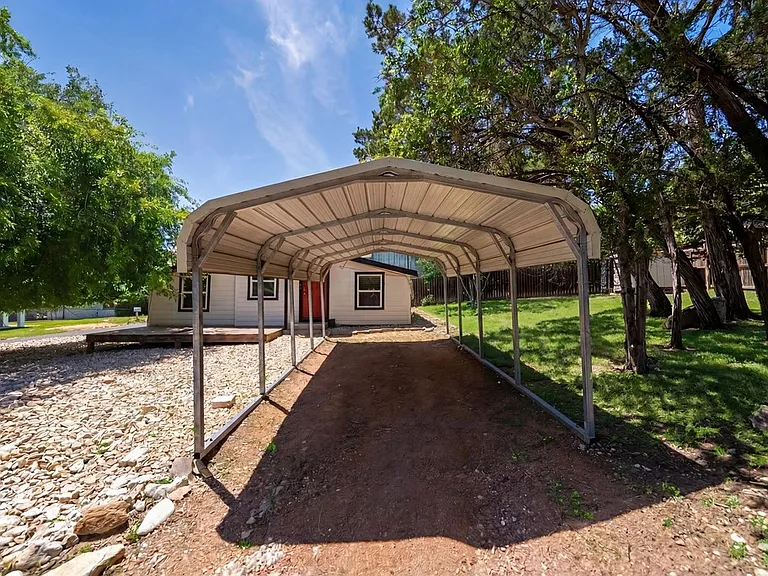 612 Tanglewood Ln — Photo 4