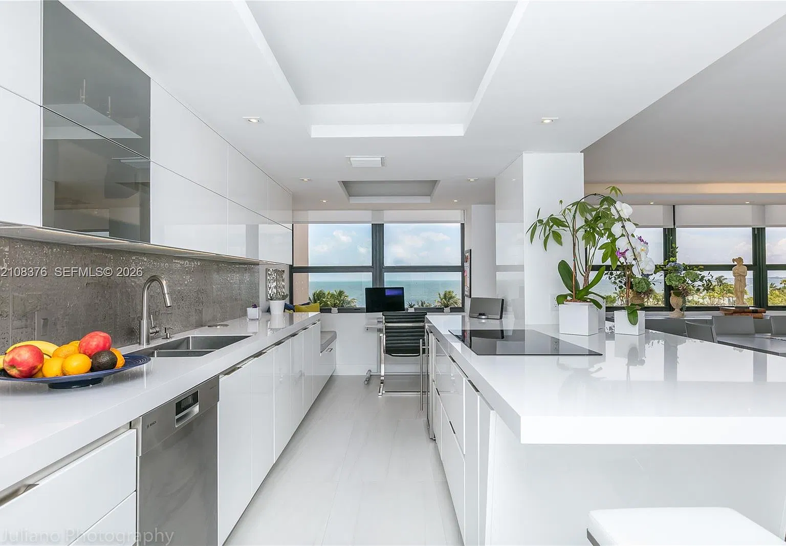 Grove Isle Condo — Photo 4