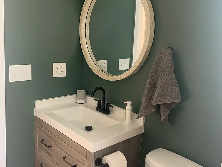 1042 E Lorraine Ave — Photo 11