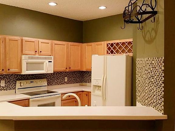 4th image of 709 Vallance Way NE
