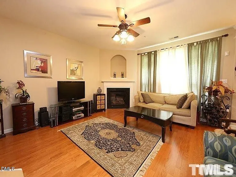 204 Beringer Pl — Photo 2