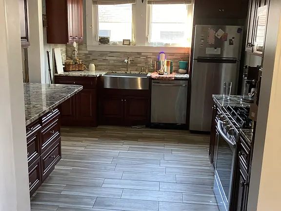 4th image of 824 Sunset Dr #A