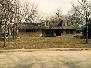 606 Lakewood Ct, Oak Brook, IL 60523