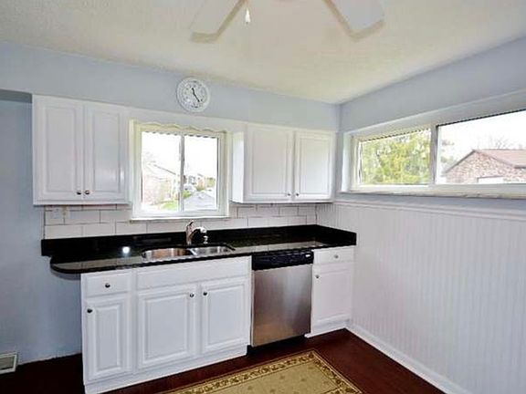 5th image of 66 Burk Ave