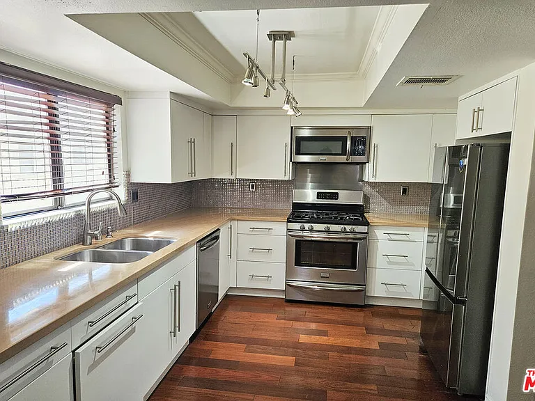13243 Vanowen St #3 — Photo 3