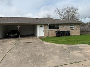 606 Verhalen Rd #B, Alvin, TX 77511