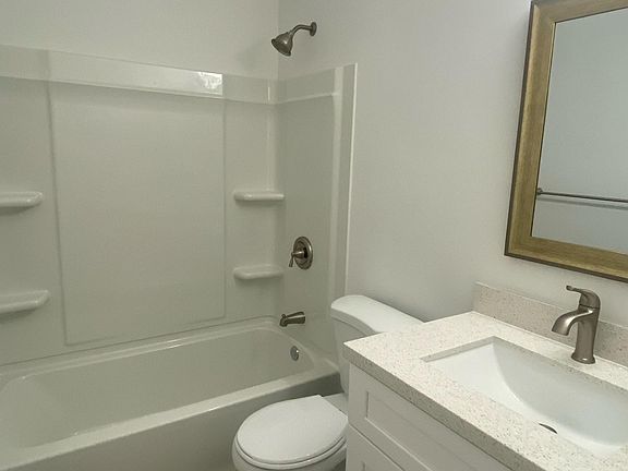 5th image of 40 SE 19th Ave APT 121