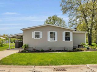 17 Trolleyview Ln, Olmsted Falls, OH 44138