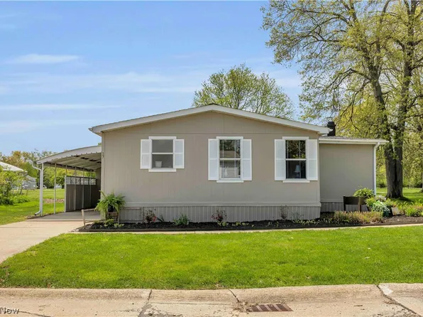 17 Trolleyview Ln, Olmsted Falls, OH 44138