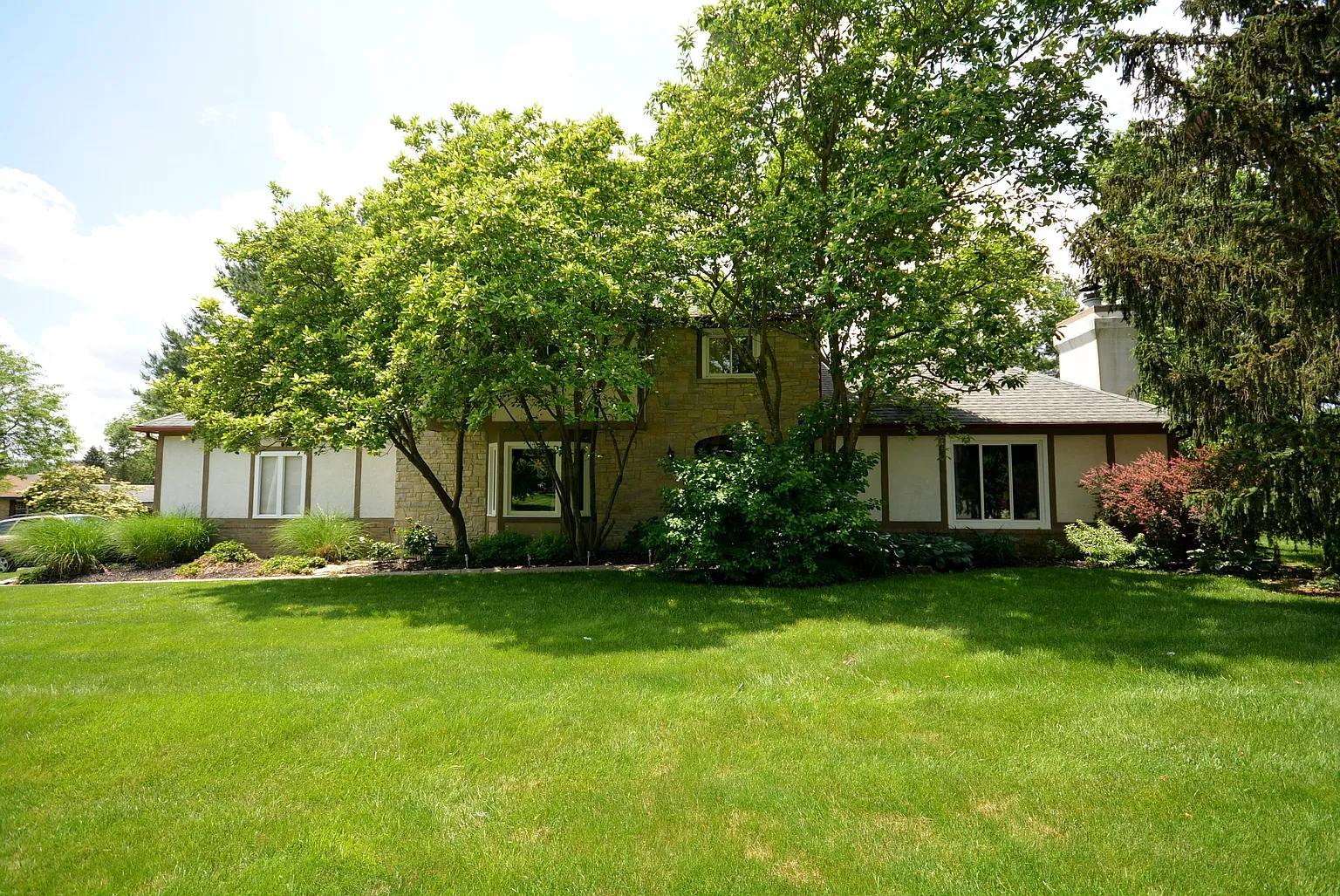 64 Marrus Dr photo 1