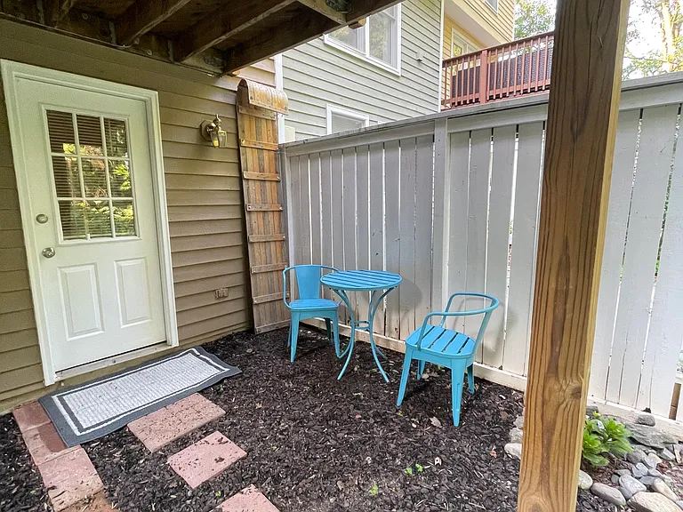 Poplar Grove Dr — Photo 18