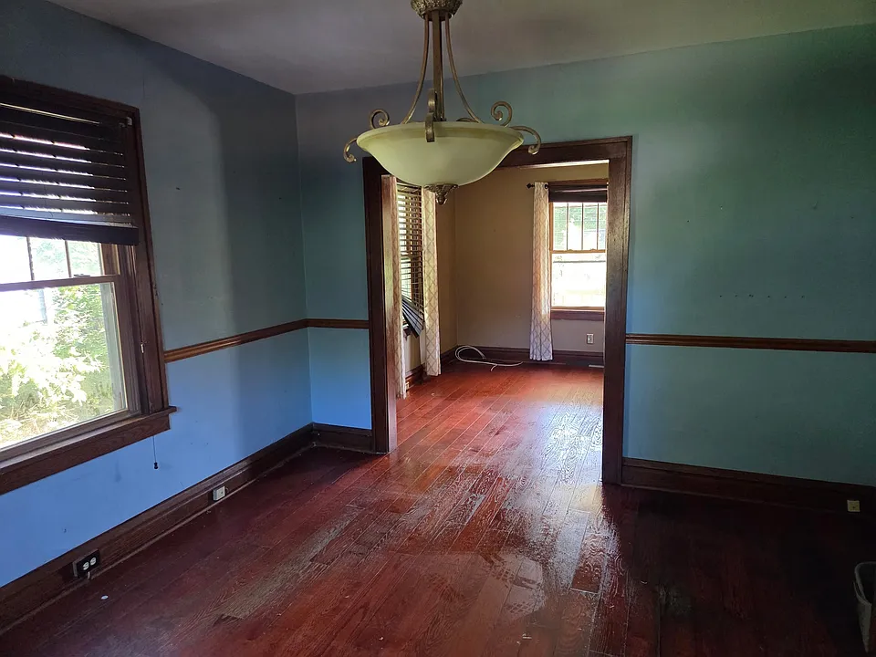 108 W Lincoln Ave