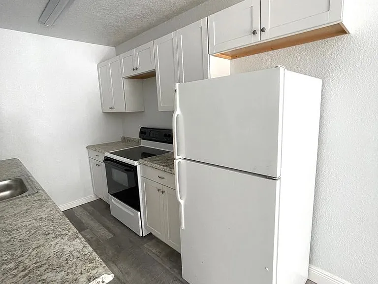 312 10th Ave Drive West — Photo 3