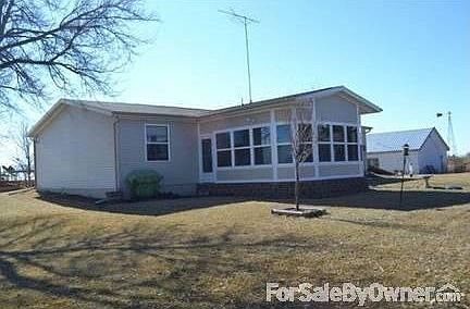 Four seasons room : Enjoy the the sun rise. As the sun comes up the birds and rabbits appear.