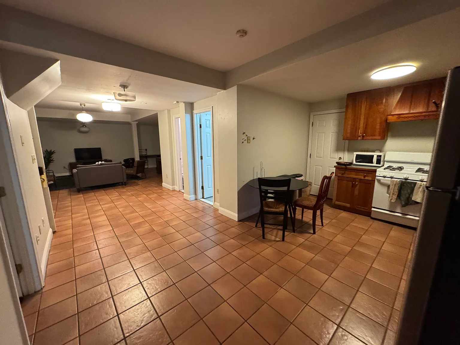 5 bed, 3.0 bath, $4,000 — Photo 4