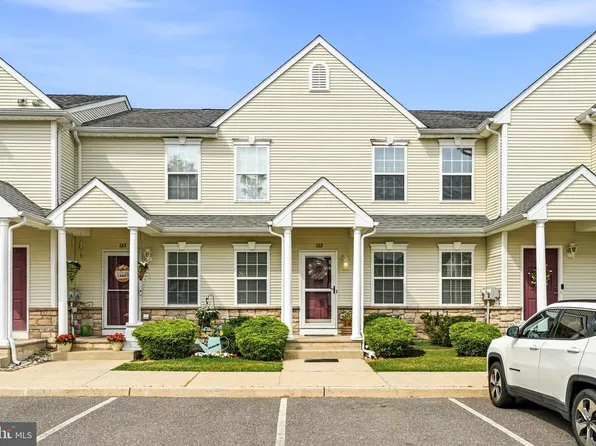 122 Jamestown Blvd, Hammonton, NJ 08037