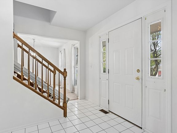 3rd image of 1721 Waverly Ln