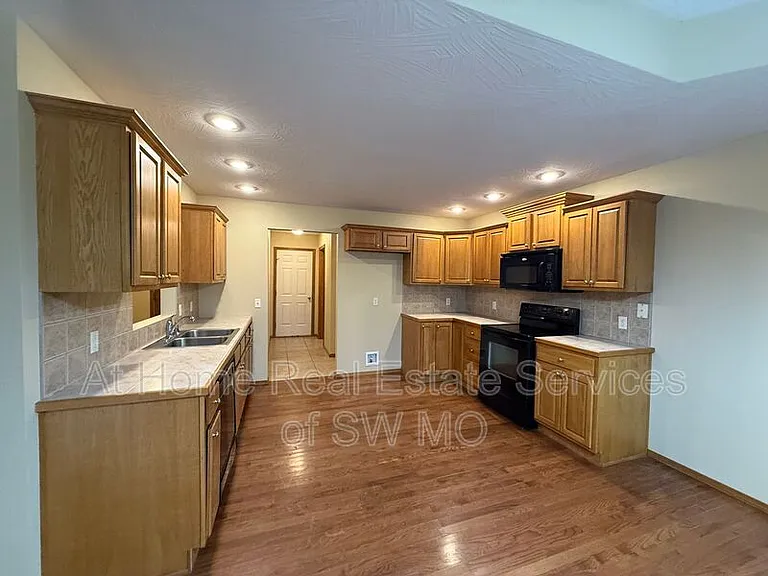 1082 Daisy Falls Dr — Photo 4