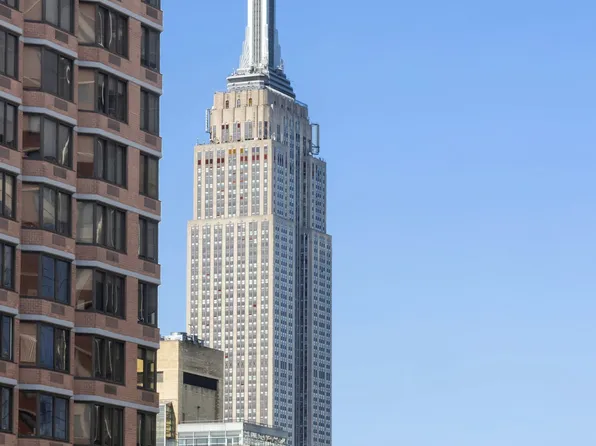 300 East 40th Street image 5 of 16