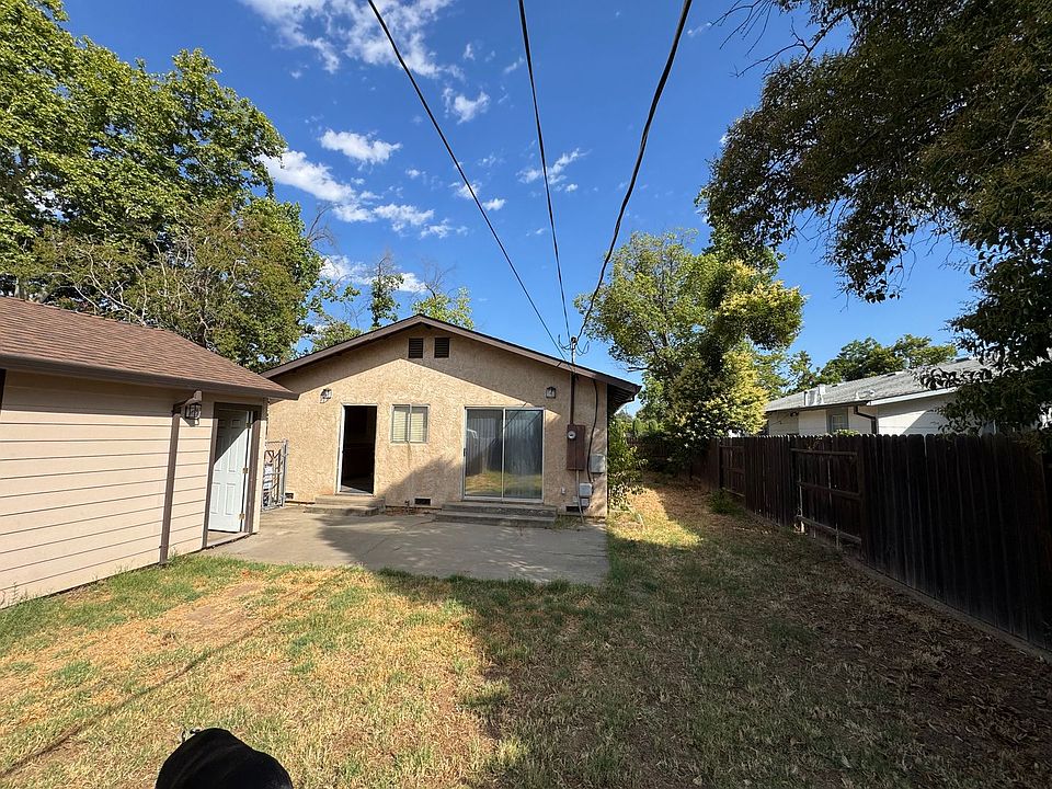 2nd image of 604 Sierra Blvd