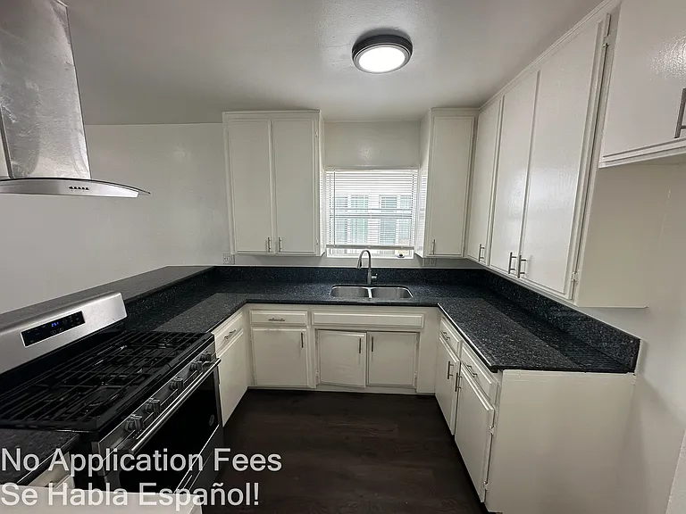 1415 Seward St — Photo 9