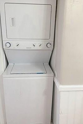 2nd image of 4 Bayard St #4