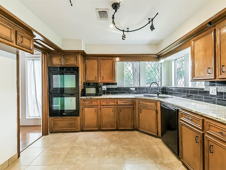 12910 Ivyforest Dr — Photo 15