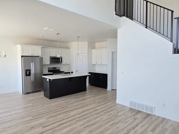 2676 N Blue Dawn Ln, Saratoga Springs, UT 84045