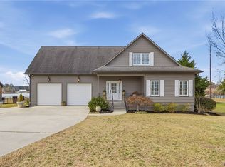 12425 Lakeview Manor Dr, Northport, AL 35475