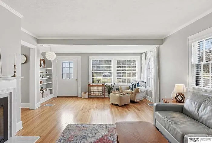 2 bed, 2.5 bath, 2011 sqft, $2,300 — Photo 4
