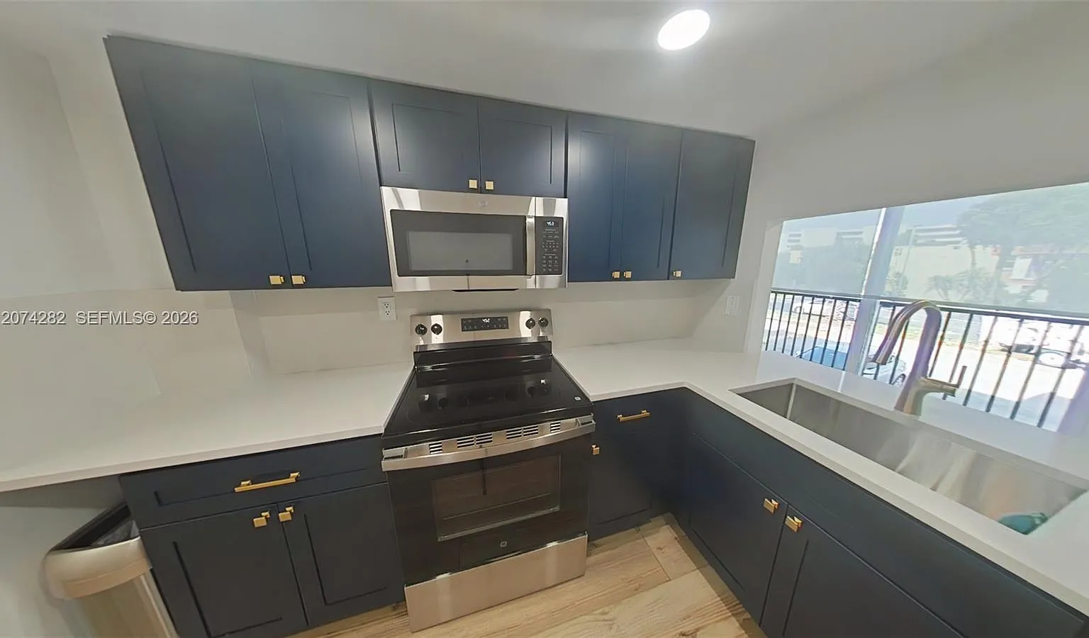 Versailles Gardens I Condo — Photo 1