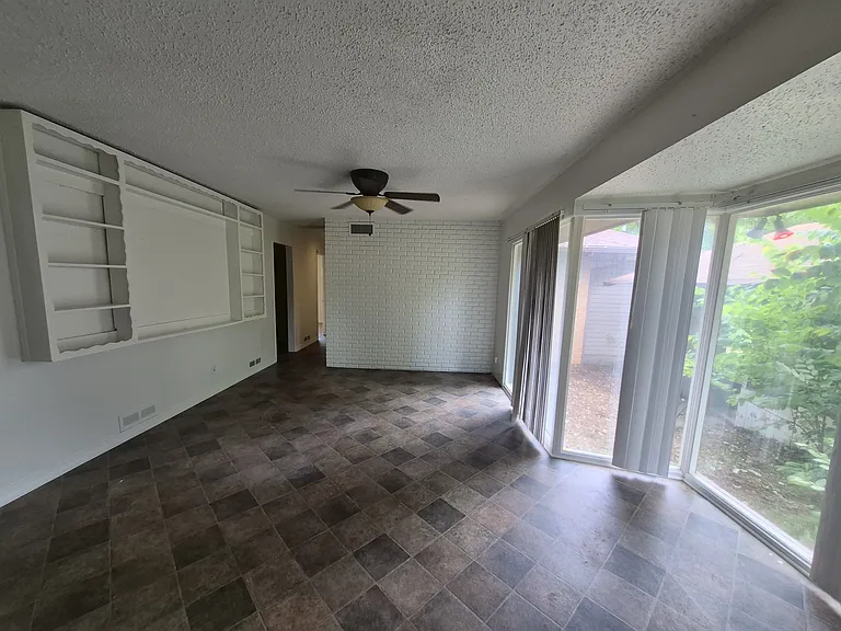 225 Burk Dr — Photo 11