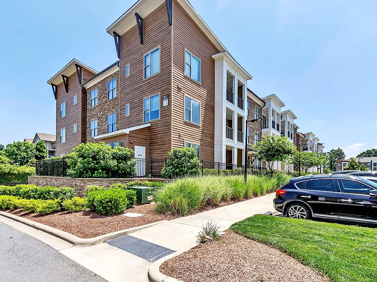 Pointe at Research Park Apartments — Photo 10