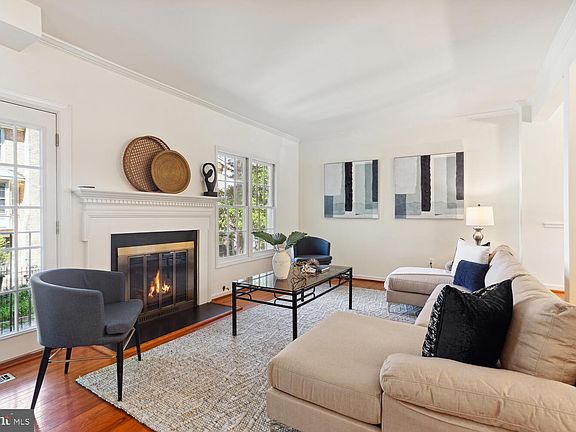 4th image of 422 N Park Dr