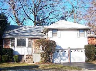 1020 Hampton Dr, West Hempstead, NY 11552