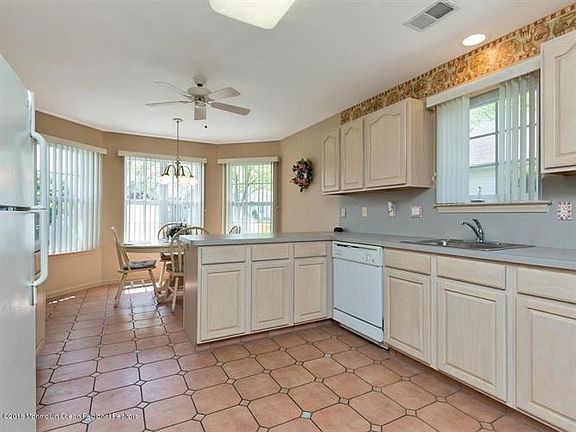4th image of 34 Morning Glory Ln