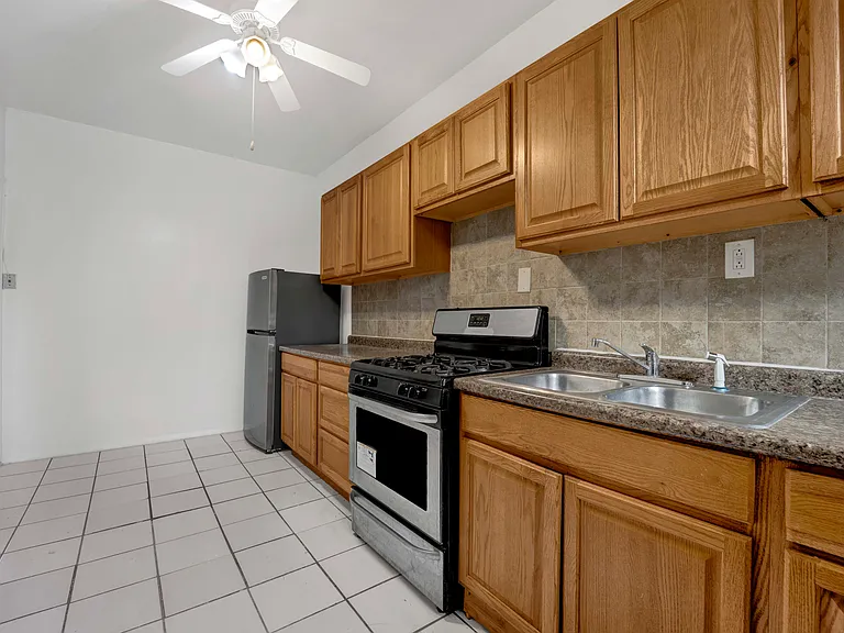 1237 1/2 W Greenleaf Ave #2E — Photo 13