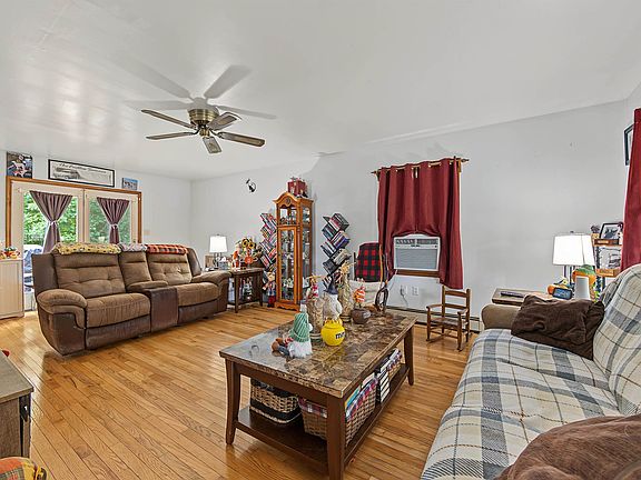 5th image of 46 Secluded Ln