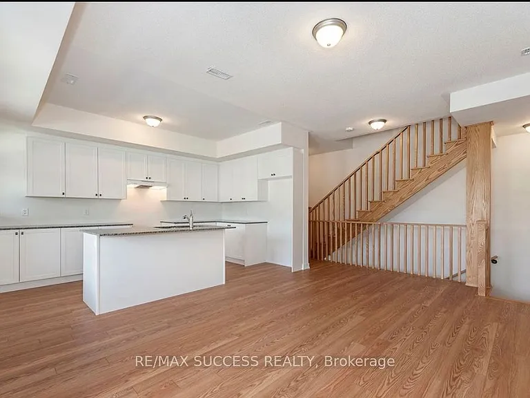 1538 Wellwood Ter — Photo 6