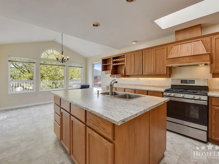 6375 187a St #UPPER HOUSE — Photo 15