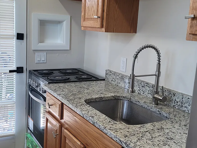 1337 W Farnum Ave — Photo 3