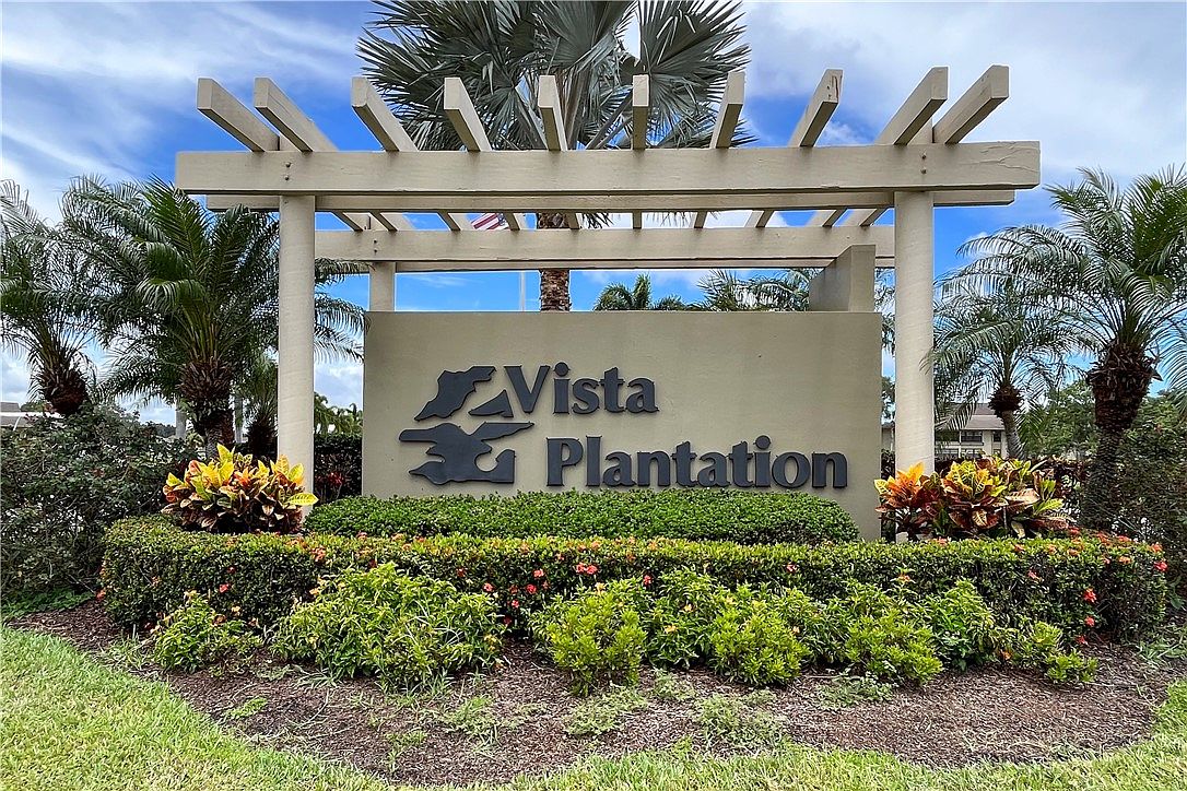 31 Plantation Dr APT 203