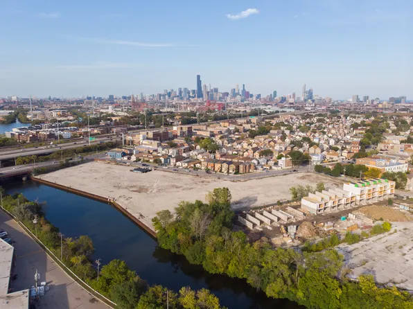 3000 S Pitney Ct, Chicago, IL 60608