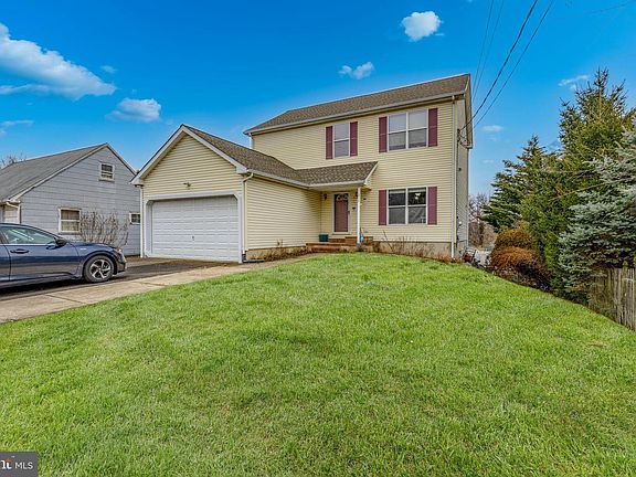 3rd image of 215 Birch St