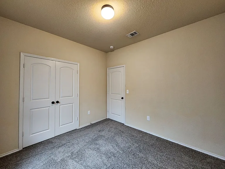 712 Creekside Cir — Photo 27