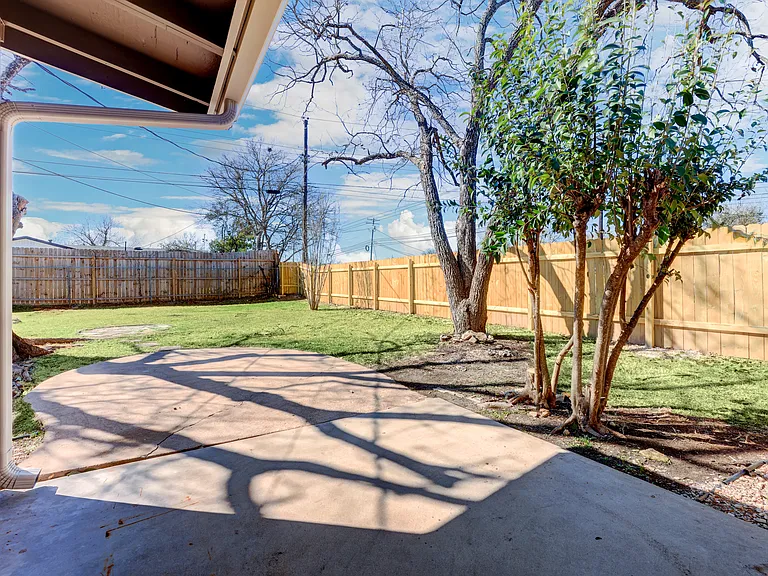 511 Arbor Ln — Photo 23