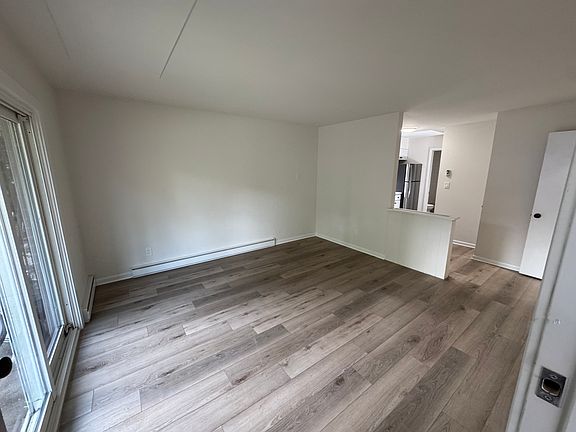 2nd image of 1093 Park Ave APT 1